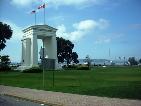 Peace Arch, que caracteriza essa passagem de fronteira