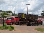 Absurdo: caminhão transportar vagão