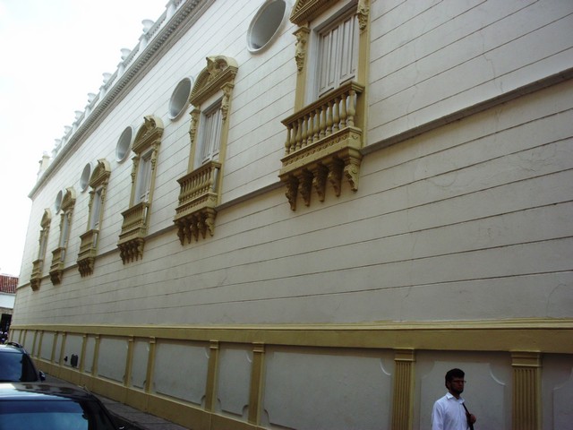 110512_cobo_perambulando_pela_cidade_velha_de_cartagena_37