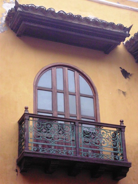 110512_cobo_perambulando_pela_cidade_velha_de_cartagena_46