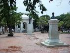 Praça ao lado da catedral